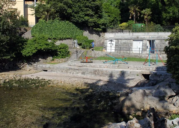 Apartment By The Sea - 10411